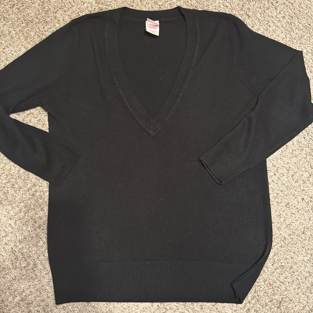 Womens faded glory deep v neck sweater. Size XL (16-18).